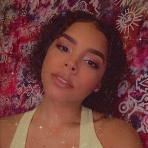 Meet your Posher, Lea